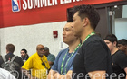 媒體人：上海隊主帥盧偉夏聯觀戰，剛落地即赴現場，與翻譯同行